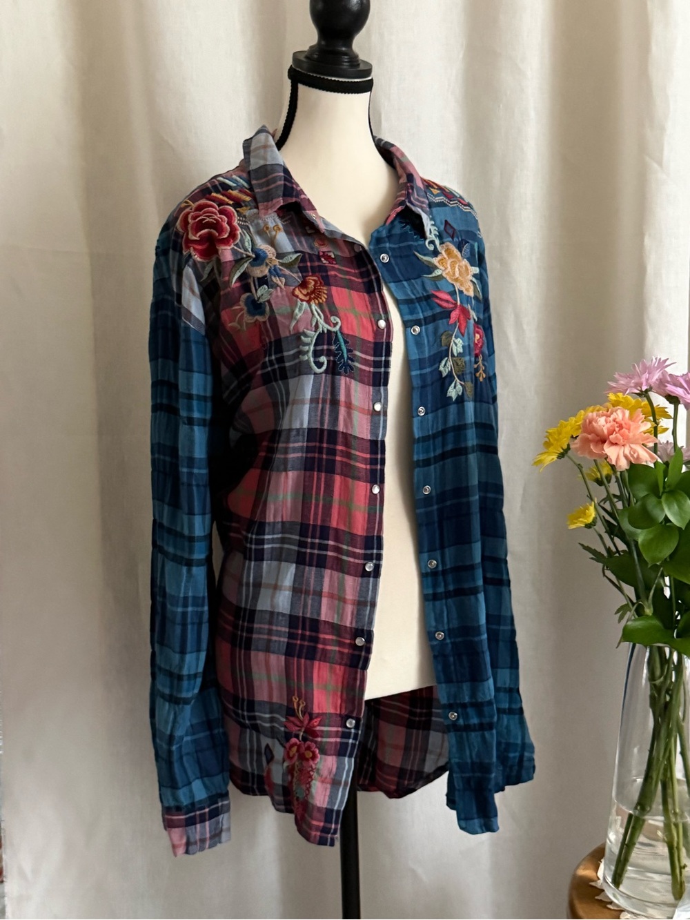 Johnny Was Workshop Plaid Shirt XL Floral Embroidered Pearl Snap Western Blouse
